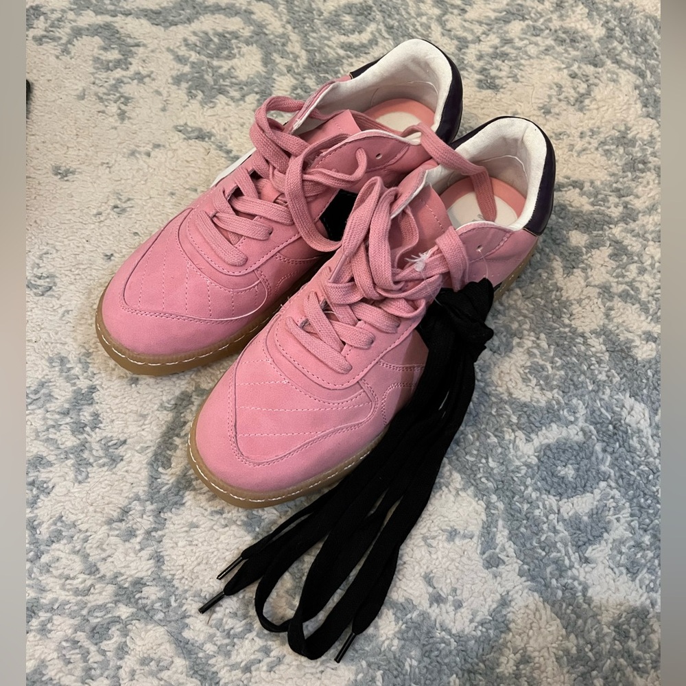 Shoes with extra laces